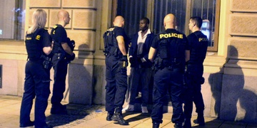 Bitka v centru Plzně, napadený je hospitalizovaný v nemocnici