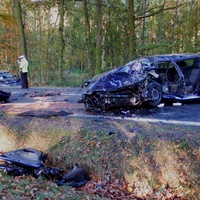 Čelní střet aut, sedm zraněných lidí, na místě přistává vrtulník LZS