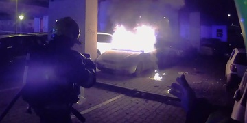 Požár jednoho vozu a dramatická záchrana druhého