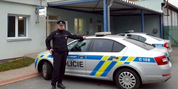 Policista zachránil zkolabovanému muži život