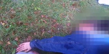 Záchrana ženy po kolapsu na ulici