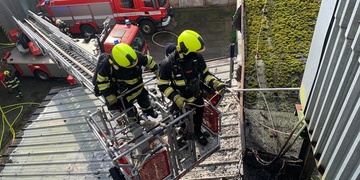 Hasiči v tuto chvíli na místě stále ještě zasahují