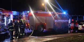 Dům dle všeho začal hořet od lednice