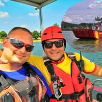 Rosťa u vodní záchranky na Hracholuskách