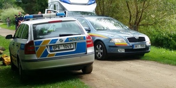 Muž se kvůli nešťastné lásce oběsil v lese