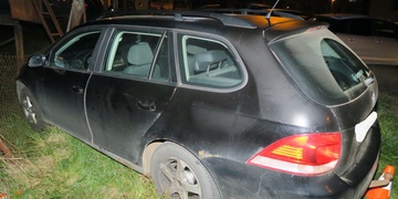 Opilý řidič skončil v plotě