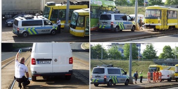Tramvaj zmáčkla a po boku auta rolovala dělníka