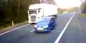 "Zastavit bych nestačil a řidič by zřejmě zemřel" popsal řidič kamionu