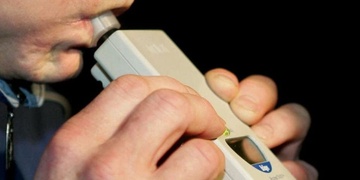 Silně opilý cizinec ujel od nehody